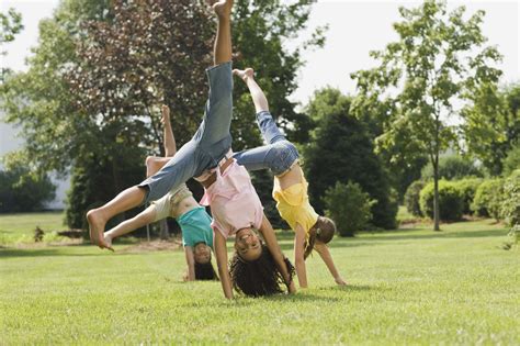 How to Do an Easy Cartwheel for Kids & Beginners | Livestrong.com ...