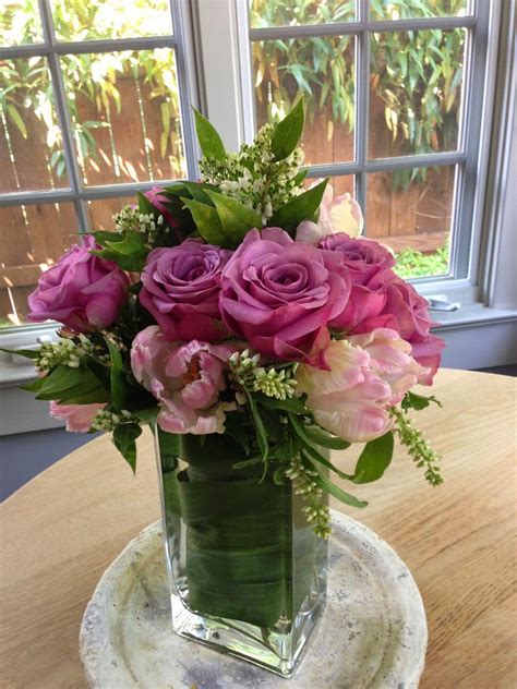 Floral design: how to line a clear vase like a pro... | Flower vase arrangements, Flower vases ...