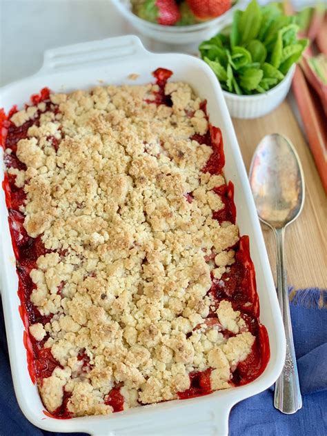 Strawberry Rhubarb Crumble