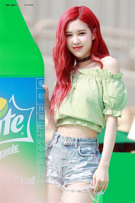 BLACKPINK-Rose-Sprite-Waterbomb-Festival-Seoul-32