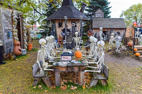 Housel’s Haunted House- The Upstate Halloween Display You Need to See ...