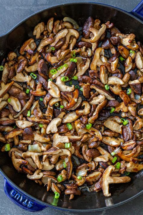 Shiitake Mushrooms Recipe (Quick & Easy) - Momsdish