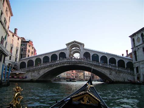 Ponte Rialto from Gondola | Jacob Levine | Flickr