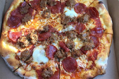 Best Pizza in Omaha, NE: 15 Top Pizzerias! (2024)