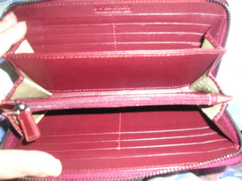 Lady Connection: Burberry Wallet - 100% authentic