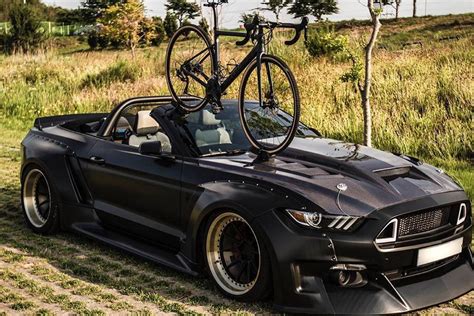 Widebody Ford Mustang GT Convertible (S550) with bike holder