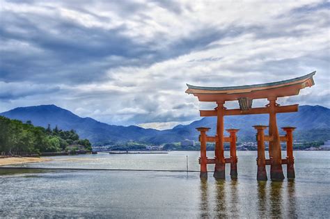 Famous Landmarks In Japan - slidesharetrick