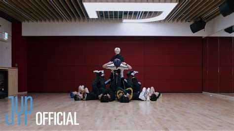 Stray Kids "MANIAC" Dance Practice Video Realtime YouTube Live View ...