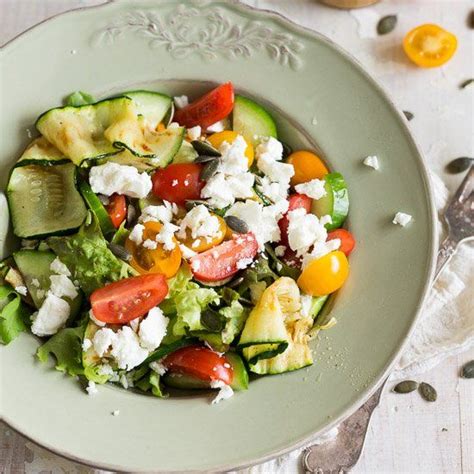 Salad with feta, tomatoes and grilled courgette Paleo Menu, Paleo Lunch ...