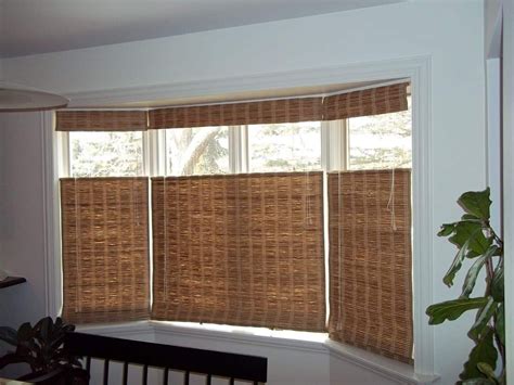 Eco Friendly Natural Bamboo Blinds Installed In The Bay Windows : Fantastic And Good Bay ...