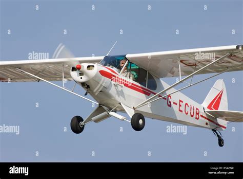 Cockpit piper super cub aircraft hi-res stock photography and images ...