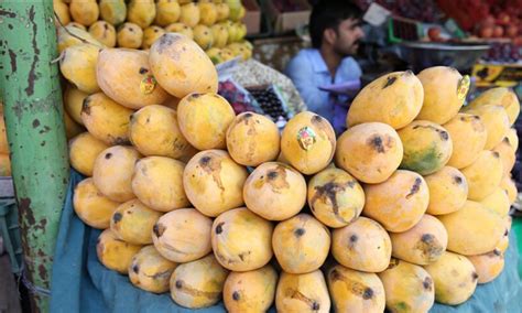 Pakistan's mango exports take huge hit amidst coronavirus restrictions - Pakistan - DAWN.COM