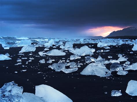 Visit the beautiful Diamond Beach when you're in Iceland! Diamond Beach Iceland, Iceland Beach ...