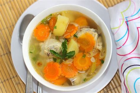 Resep Sayur Sop Ayam yang Gurih dan Tips Membuatnya