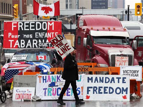 Canadian trucker convoy blocks key border crossing as protests in Ottawa drag on : NPR