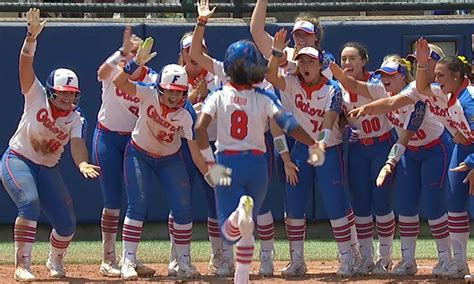 Gator softball crushes Texas A&M to begin Women's College World Series - In All Kinds Of Weather