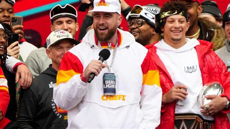 Travis Kelce will host SNL: Chiefs speeches prove he’s perfect