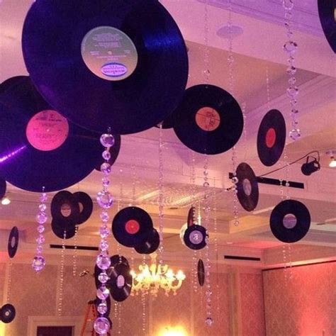 30 The Best New Years Party Decorations For Your Beautiful Moment | 70s ...