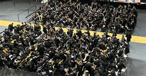 Colorado College Grads Turn Backs To Alumnus Liz Cheney During ...