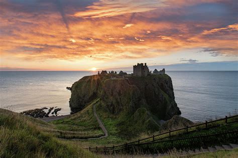 October Sunrise over Dunnottar Castle Photograph by Veli Bariskan ...