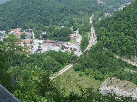 Cedar Bluff, VA : Looking down from the overlook at the Cedar Bluff, Va ...