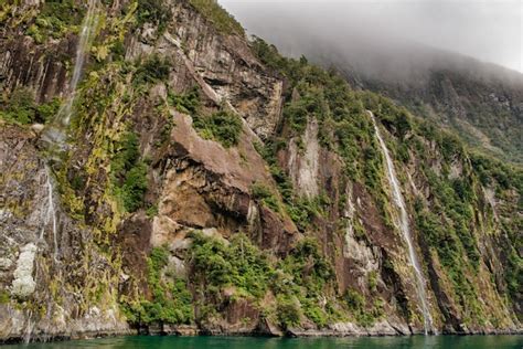 Premium Photo | The beautiful iconic milford sound in the fiordland ...