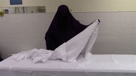 Shrouding The Deceased Muslim Female - YouTube