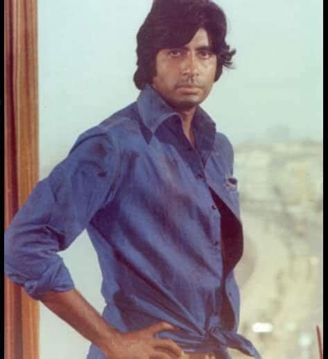 Iconic look in `Deewar` an accident: Amitabh Bachchan | People News