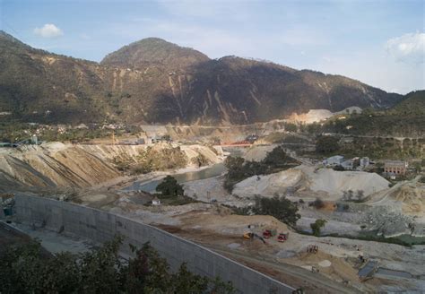 Dumping on the banks of the Alaknanda river at Srinagar Dam site (Photo... | Download Scientific ...