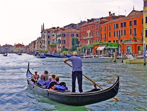 Grand Canal Gondola Ride with Commentary, Music, and Singers in Venice, Italy - Klook US