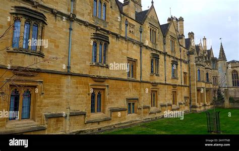 Oxford Tube Bus Shuttle between Oxford and London - OXFORD, ENGLAND - JANUARY 3, 2020 Stock ...