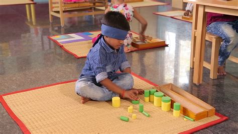 Montessori Sensorial - YouTube