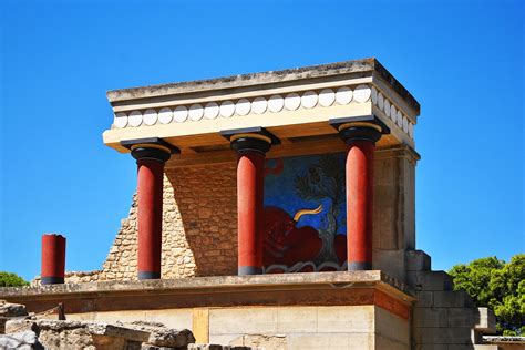 How to walk through the ruins of Knossos Palace on Crete