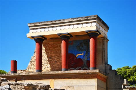 How to walk through the ruins of Knossos Palace on Crete