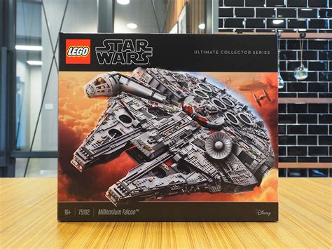 Brickfinder - LEGO Star Wars UCS Millennium Falcon Unboxing