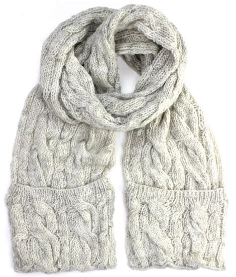 30 Delightful Woolen Scarves to Beat the Cold with Style - Blurmark