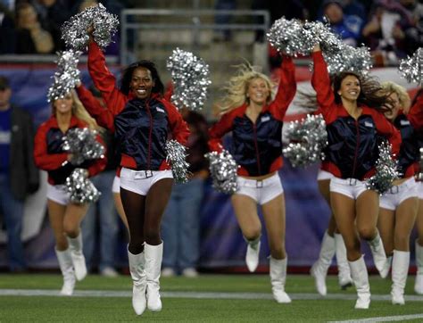 One of Patriots' problems: Their cheerleaders