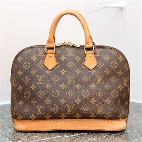 Home / Shop / Bags / Louis Vuitton Alma