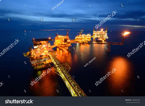 Large Offshore Oil Rig Night Twilight Stock Photo 139825444 | Shutterstock