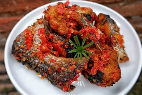 Resep Ikan Patin Bumbu Balado, Rasa Khas Minang yang Kuat