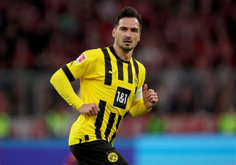 Mats Hummels' future remains uncertain at Borussia Dortmund - Get ...