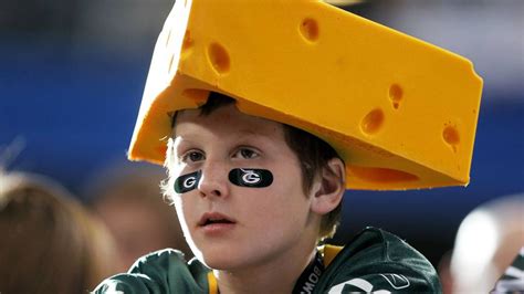 Falcons fan happily knocks cheesehead hats off Packers fans | NFL | Sporting News