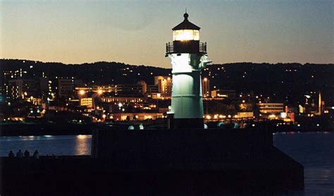 Seeing The Light - Duluth North Pierhead Light - Image 7