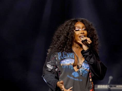 SZA Has A Blast Onstage In Brooklyn, Teases Mini "Lana" Tour