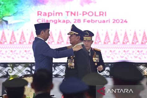 Prabowo terima kenaikan pangkat dari Presiden Jokowi - ANTARA News