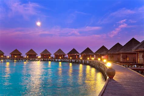 Kari LikeLikes: Night in the Maldives