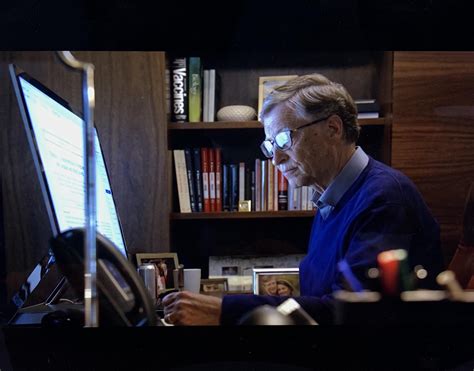 In “Inside Bill’s Brain” on Netflix, is Bill using a Mac desktop in one ...