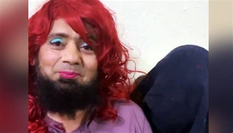 Saqlain Mushtaq flaunts makeover done by his daughter