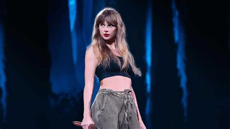 Taylor Swift surprises fans with unreleased tracks | PEP.ph