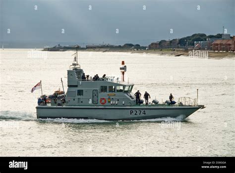 p274 hms tracker archer class royal navy patrol boat enters Portsmouth harbour Stock Photo - Alamy